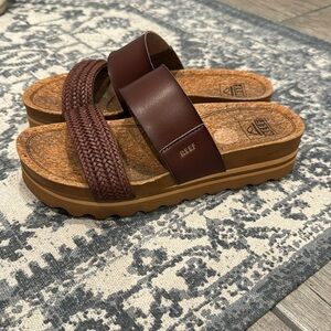 Reef sandals size 7…..worn only a few times, in excellent condition